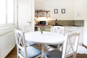 A kitchen or kitchenette at Apartmán na Jednotke