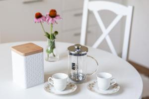 Coffee and tea making facilities at Apartmán na Jednotke