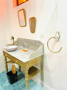 Phòng tắm tại L'annexe St Armand - À 2 pas de la l'Eyre -