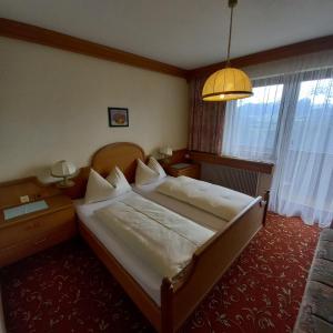 Postel nebo postele na pokoji v ubytování Hotel Pension Berghof