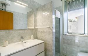 A bathroom at Villa Cavarra Még 37 kép