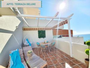 Ein Balkon oder eine Terrasse in der Unterkunft Benal-beach Marina Deluxe