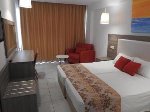 Postel nebo postele na pokoji v ubytování Corfu Hotel