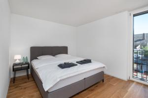 Postel nebo postele na pokoji v ubytování Moderne Neubauwohnung in Wilderswil
