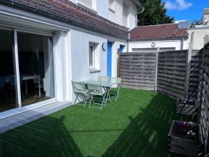 Vonkajšia záhrada v ubytovaní Maison « Maracha » centre ville 150m de la plage + 4 fotografie