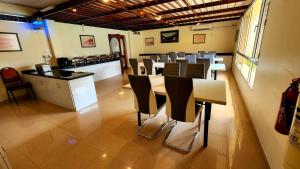 Eldhús eða eldhúskrókur á Khasab Hotel
