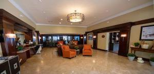 Ruang duduk di Holiday Inn Bar Harbor Regency Hotel by IHG
