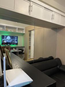 Una cocina o cocineta en Whole Condo with Pool Great for Staycation