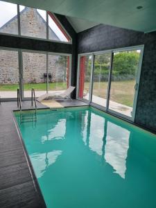 Bazén v ubytování Gîte Camaloth - Closeries du Golfe nebo v jeho okolí