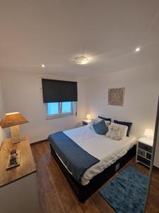 En eller flere senge i et værelse på Casa Coral