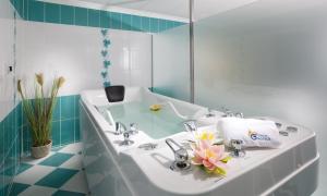 Koupelna v ubytování Hotel Excelsior