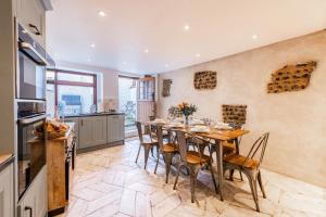 a kitchen and dining room with a table and chairs at Villa Otto - Norfolk Holiday Properties in Cromer