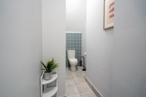 Ένα μπάνιο στο The Faustus - 3 Bedroom House in Canterbury City