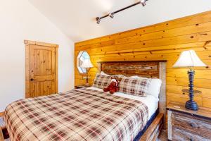 a bedroom with a bed with a teddy bear on it at The Bear's Lair House in Truckee