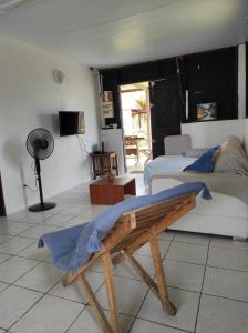 Un televizor și/sau centru de divertisment la Tikoté Chwit point 0