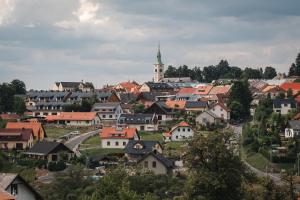 Ein allgemeiner Blick auf Kašperské Hory oder ein Stadtblick von der Ferienwohnung aus