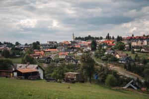 Ein allgemeiner Blick auf Kašperské Hory oder ein Stadtblick von der Ferienwohnung aus