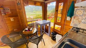a room with a table and chairs and a window at Villa Angela Glamping & Tiny Houses in Paipa