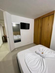 Postel nebo postele na pokoji v ubytování ApartaHotel Los Naranjos