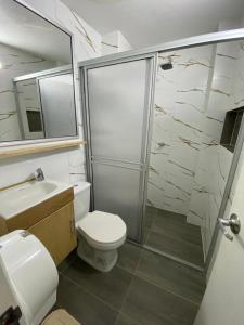 Koupelna v ubytování ApartaHotel Los Naranjos