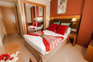 Posteľ alebo postele v izbe v ubytovaní Hotel Regio 2 + 36 fotografií