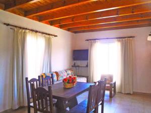a dining room with a wooden table and chairs at Chalets Los Abedules in Villa General Belgrano