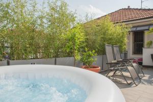 a hot tub on the patio of a house at terrazza privata e jacuzzi vicino a Milano in Zelo Buon Persico
