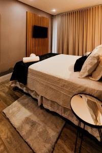 Vista Vigneti Albergo & Vino - Vale dos Vinhedos客房内的一张或多张床位