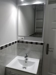 Ένα μπάνιο στο Studio Jutrzenka z łazienką by Apartamenty na dni Wrocław