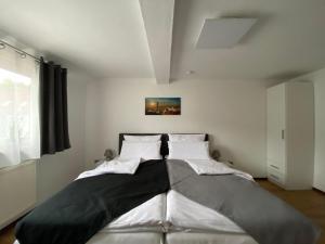 Postel nebo postele na pokoji v ubytování Apartment Q im Zentrum von Königsbronn