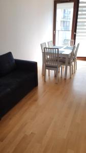 Zdjęcie z galerii obiektu Apartament na 6 piętrze w Warszawie