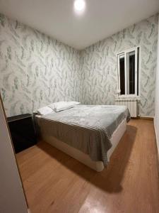 Een bed of bedden in een kamer bij Apartamento en el centro de Madrid - Atocha