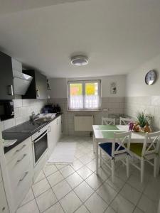 Kuchyň nebo kuchyňský kout v ubytování Apartment Q im Zentrum von Königsbronn