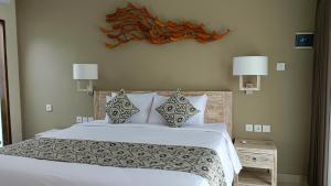Kubu Garden Suites & Villas Nusa Dua客房内的一张或多张床位