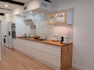 Kuchyň nebo kuchyňský kout v ubytování Apartamento con encanto en centro histórico Lugo -TineriaLucusHome