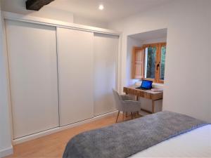 Postel nebo postele na pokoji v ubytování Apartamento con encanto en centro histórico Lugo -TineriaLucusHome