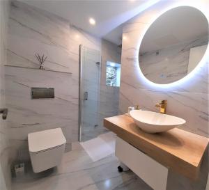 Koupelna v ubytování Apartamento con encanto en centro histórico Lugo -TineriaLucusHome