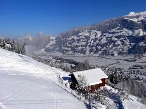 Apartment in Fügen near Hochzillertal Skiing v zime