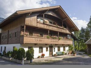 a building with a balcony with flowers on it at Apartment in Top Location in F gen with Balcony in Fügen