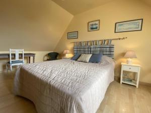 Posteľ alebo postele v izbe v ubytovaní Maison 3* face à la mer avec WiFi, à 200m du littoral, terrasse, parking, et tout confort à Pleumeur-Bodou - FR-1-368-366