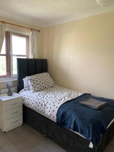 a bedroom with a bed and a dresser and a window at Large, Spacious 3 Bedroom Sleeps 6, Apartment for Contractors and Holidays in Lewisham, Greater London - 1 FREE PARKING SPACE & FREE WIFI in London