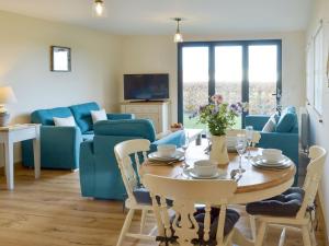 a living room with a table and chairs and a couch at Robin Cottage - Ukc3436 in Newton Abbot