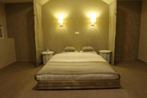 Un pat sau paturi într-o cameră la B&B Espace Tello