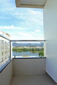 a balcony with a view of the water at Hotel Raio de Sol in Guarapari