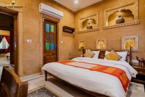 Cama o camas de una habitación en Gaji Hotel Jaisalmer