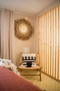 a room with a bench and a mirror and a window at Sea'Ya Thoughtful Stays - Villas in Cascais