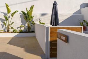 an umbrella sitting on a wall next to a counter at Sea'Ya Thoughtful Stays - Villas in Cascais