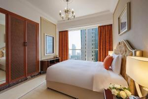 Dusit Hotel & Suites - Doha房間的床