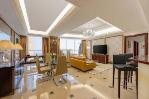 Dusit Hotel & Suites - Doha電視和／或娛樂中心