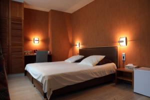 a bedroom with a bed with lights on the wall at A Casa in Nieuwpoort